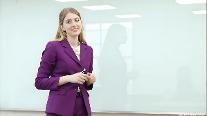 磐达教育不同年龄段学员与外教进行愉快自然对话的沉浸式课堂场景 磐达教育不同年龄段学员与外教进行愉快自然对话的沉浸式课堂场景